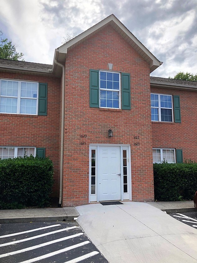 1627 Maple View Way, Knoxville, TN 37918 House for Rent in Knoxville