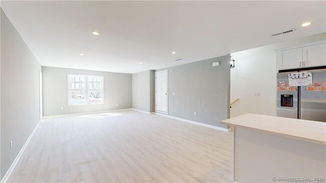 Building Photo - 35 Seaside Ave