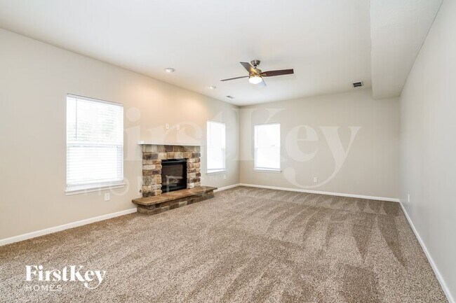 Building Photo - 8858 Hemingway Dr