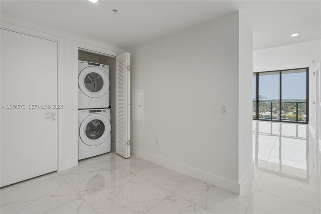 Foto del edificio - 1170 E Hallandale Beach Blvd