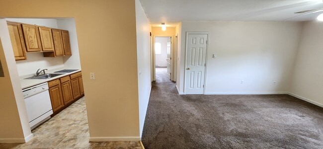 Building Photo - 59 Glade St