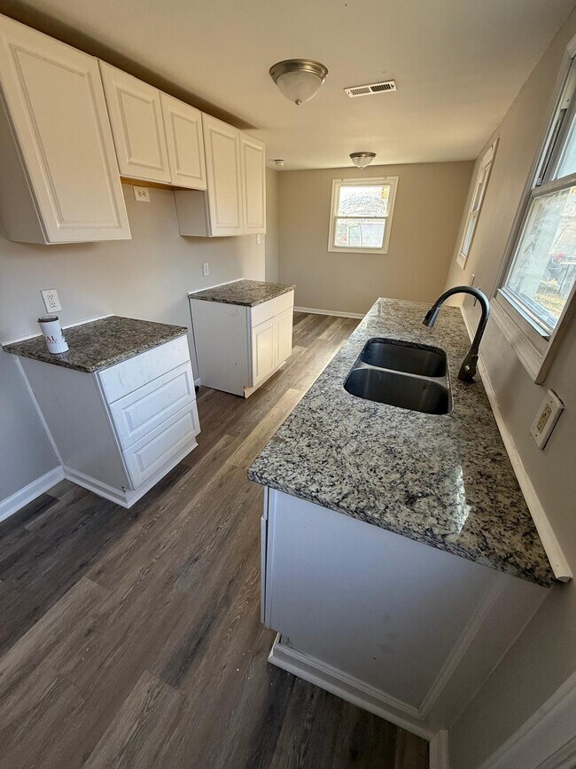 Foto del edificio - 1343 Cox Ave