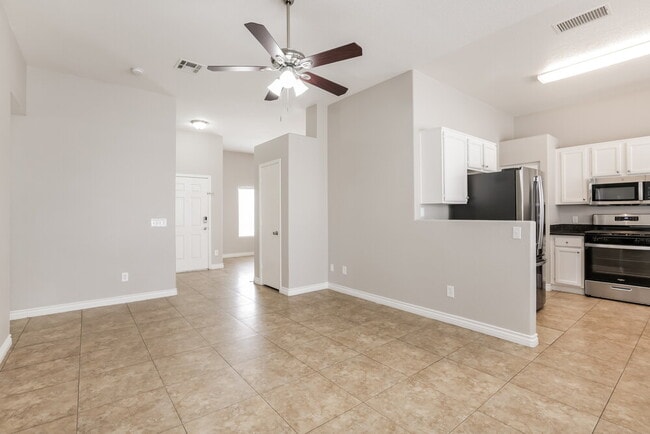 Foto del edificio - 2018 Annbriar Ave