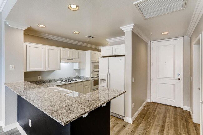 Building Photo - Luxury Park Avenue Mid-Rise on 5th Floor, 1 Bedroom HUGE Balcony!