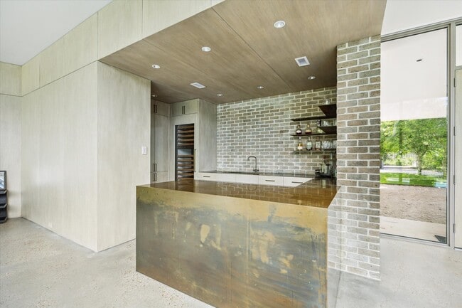 Building Photo - 9 Pinehill Ln