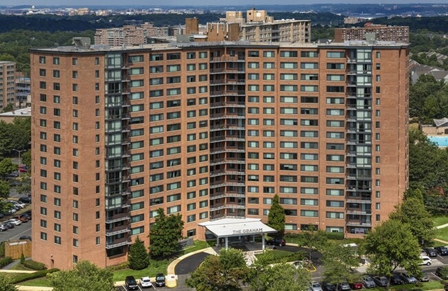 Building Photo - The Graham at Southern Towers
