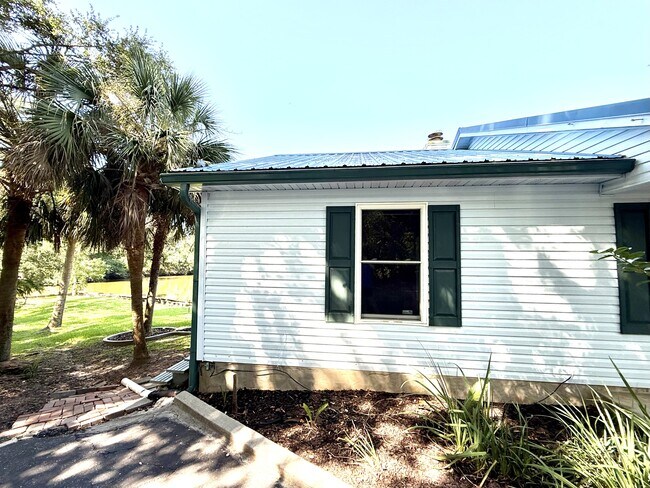 Building Photo - 1700 Lucina Cove