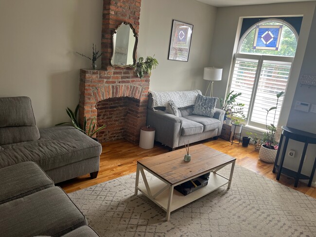 Living room - 134 W Fort Ave