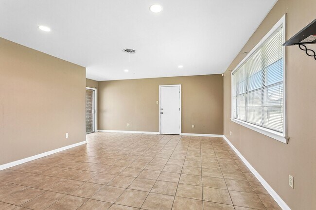 Foto del edificio - 2486 Hyman Pl