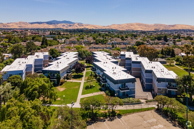 Foto del edificio - Marina Heights Apartments
