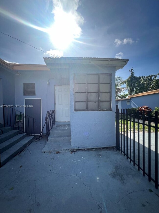 Building Photo - 1060 NW 116th St