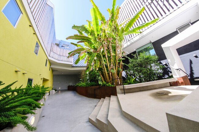 Building Photo - 1313 W Sunset Blvd