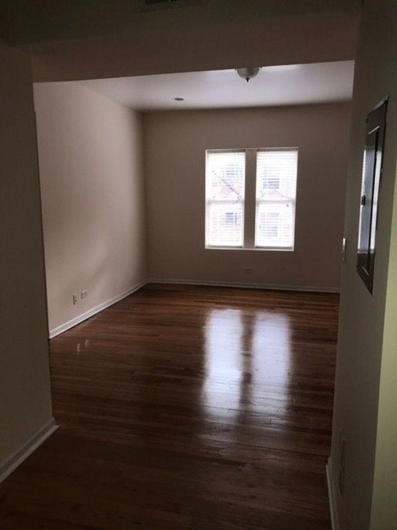 Foto del edificio - 3104 W Ainslie St