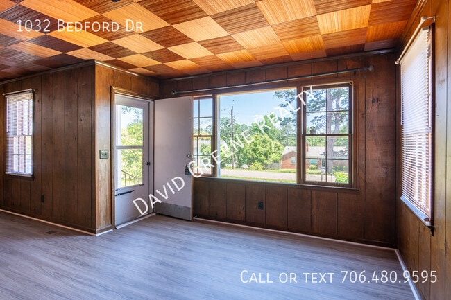 Building Photo - 1032 Bedford Dr