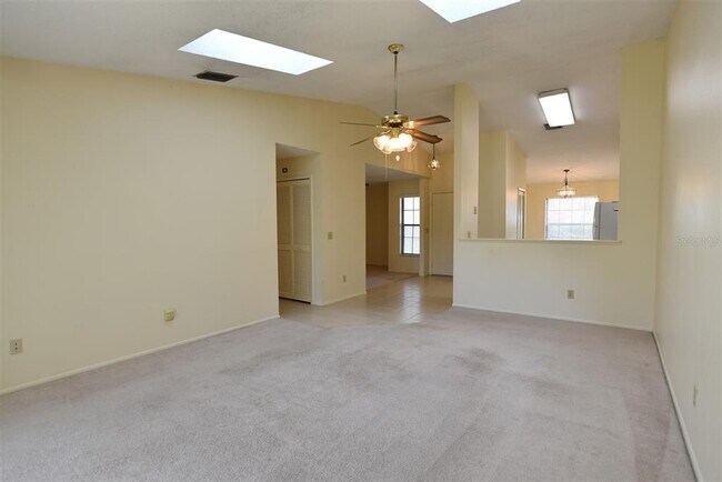 Building Photo - 1030 Alpug Ave