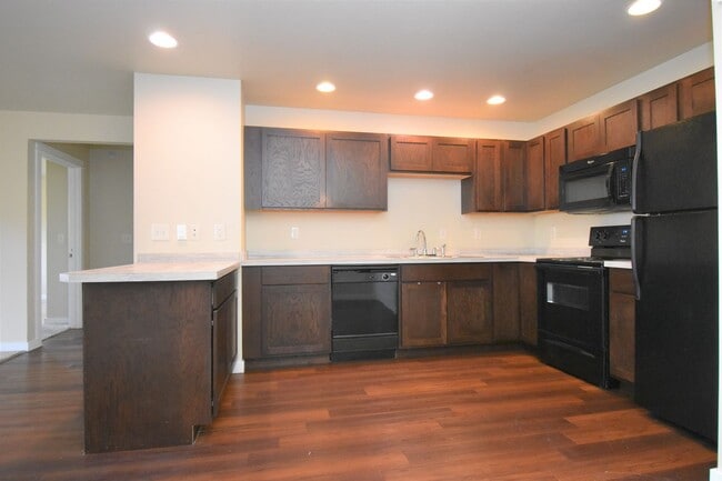 Building Photo - Beautiful 2 bedroom 2 bath