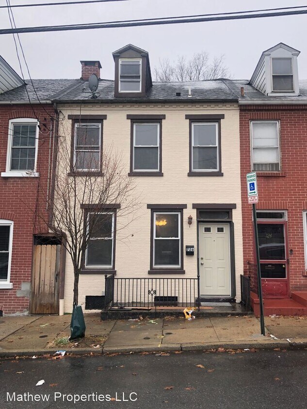 Primary Photo - 3 br, 1 bath House - 726 S Queen St.