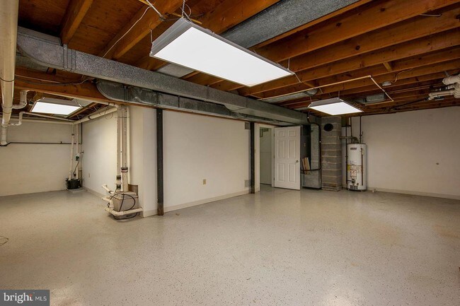 Building Photo - 425 Royal St