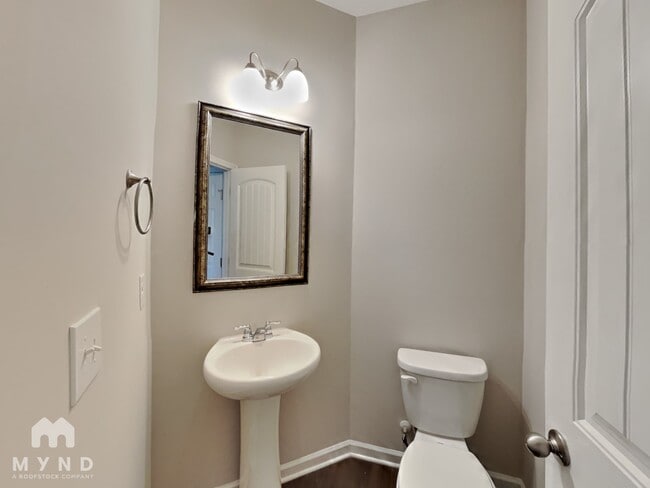 Building Photo - 5648 Union Pointe Dr