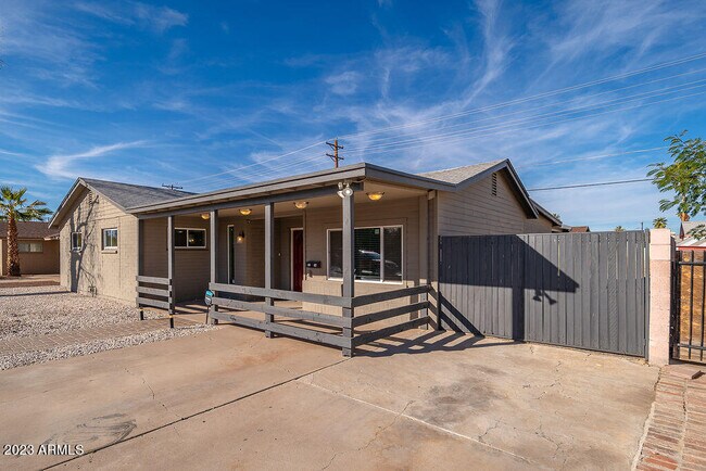 Building Photo - 3314 E Cypress St