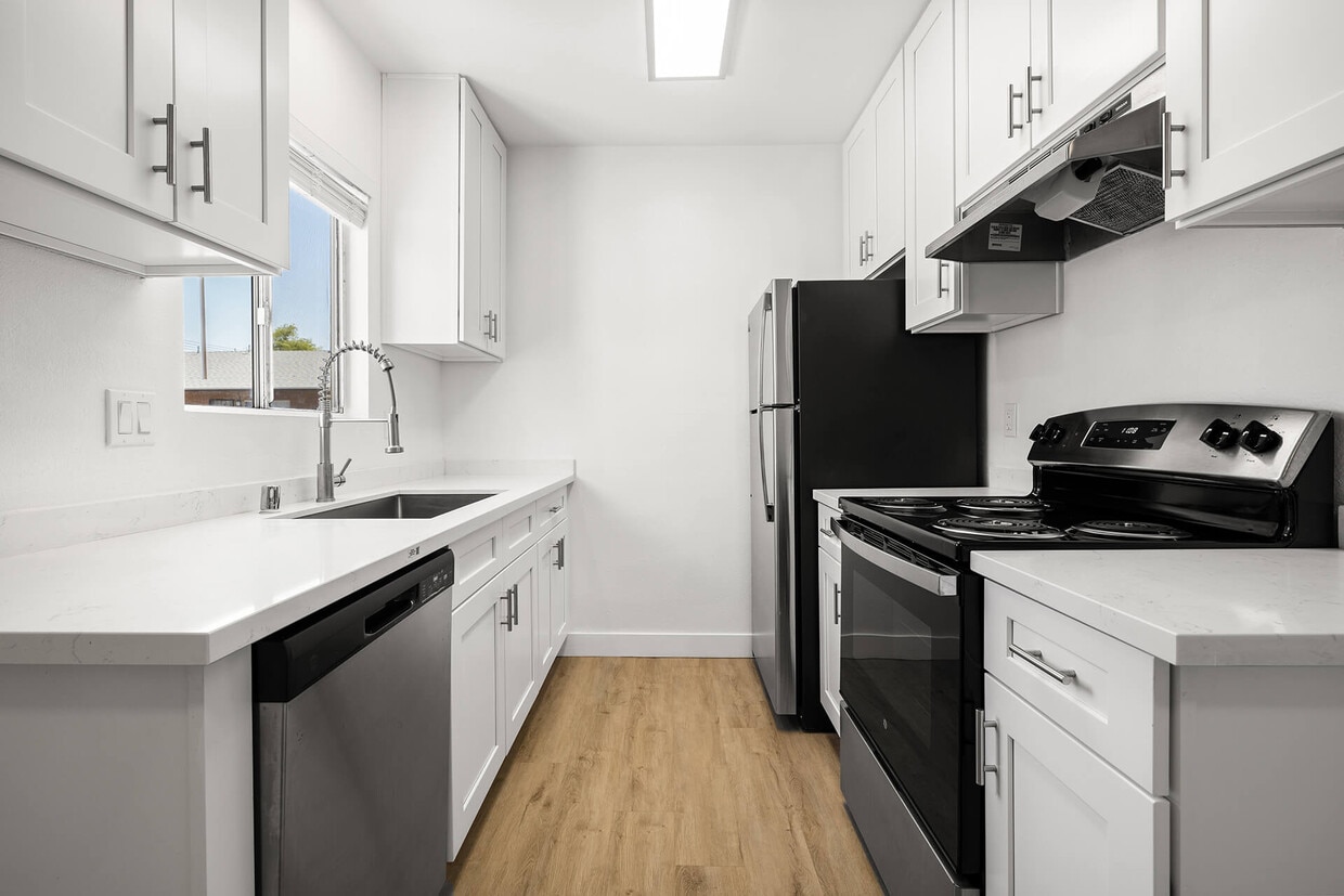 Primary Photo - Valle at 9061 Kenwood