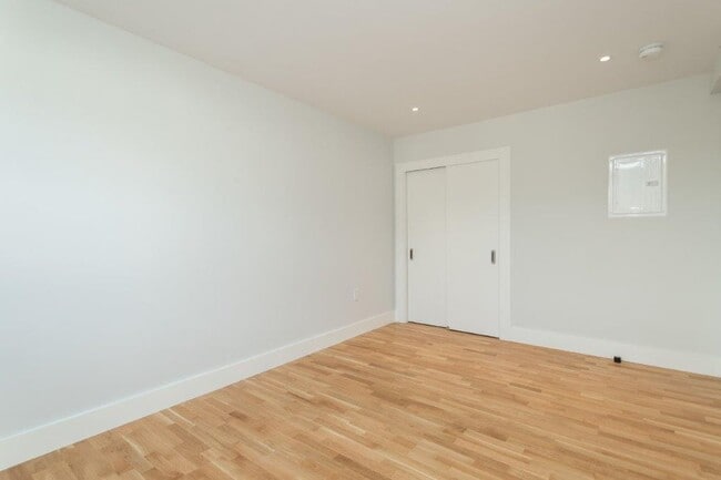 Interior Photo - 1410 Columbia