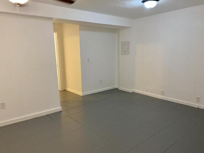 Building Photo - 1132 W French Pl, Unit 4