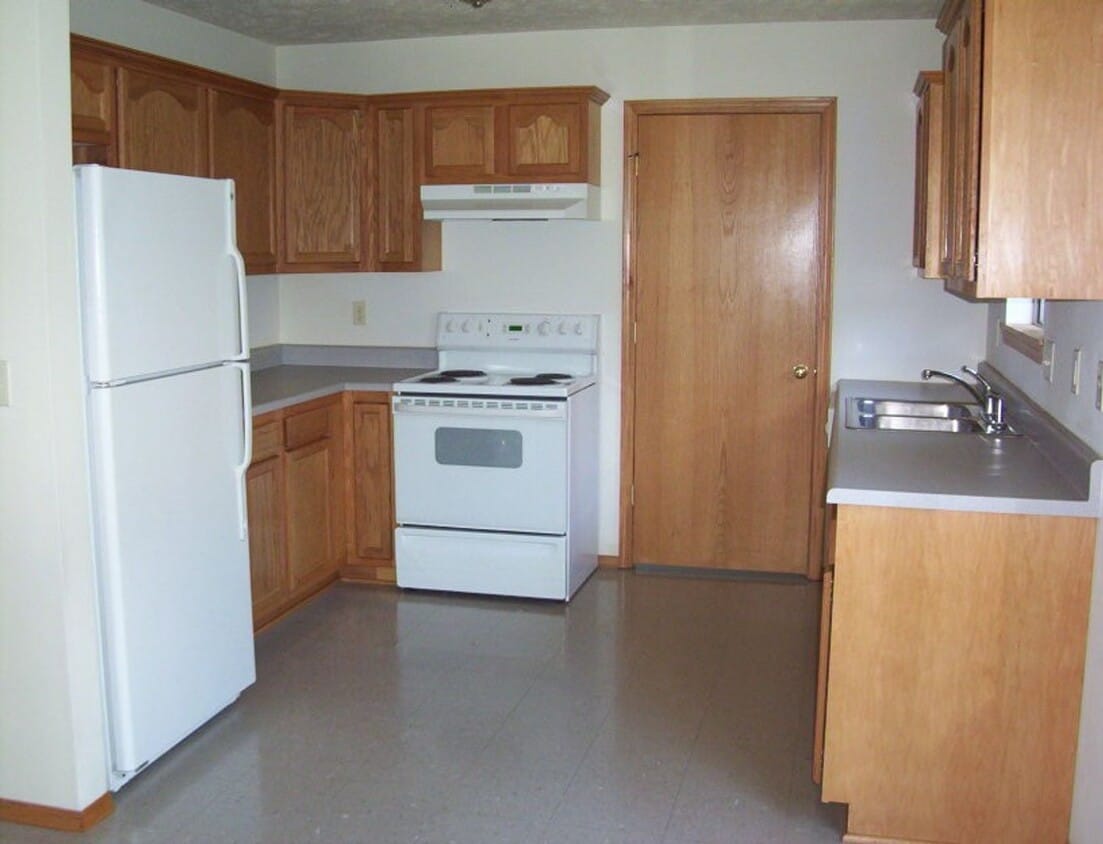 Building Photo - Three bedroom house in NW Springfield with...