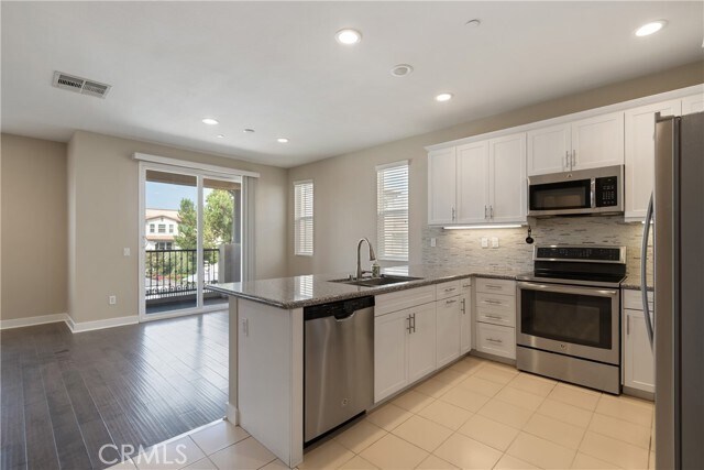 Foto del edificio - 545 W Foothill Blvd