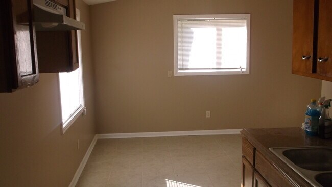 Foto del edificio - 673 W Raines Rd