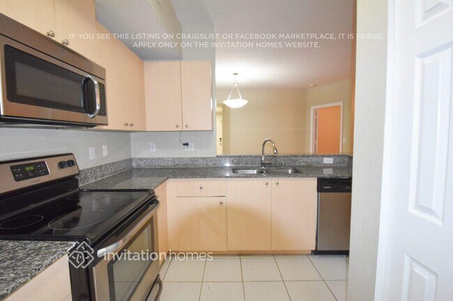 Building Photo - 2548 Centergate Dr