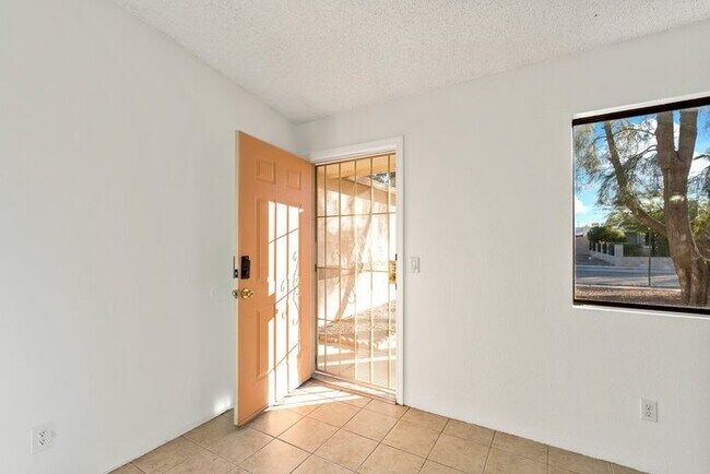 Building Photo - Tucson, AZ - Single-Family - $1,595.00 Ava...