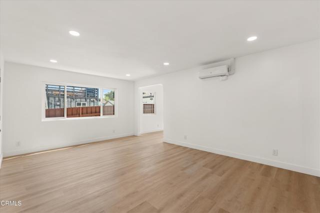 Foto del edificio - 624 Silver Lake Blvd