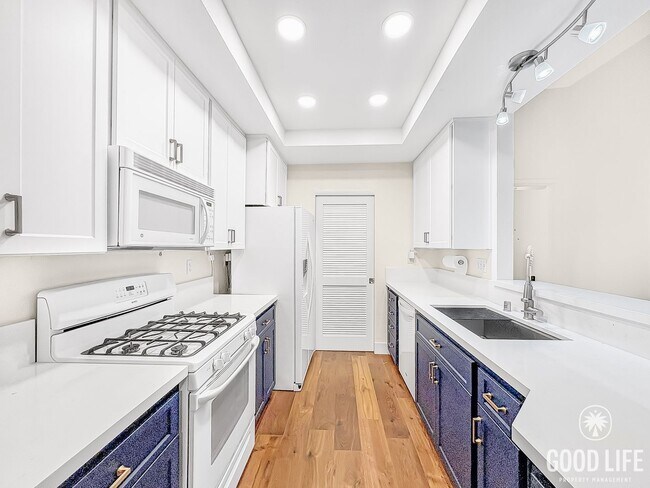 Foto del edificio - Beautiful Updated 2 Bed 2.5 Bath Condo in Hillcrest! 18 Month Fixed Rate Lease!