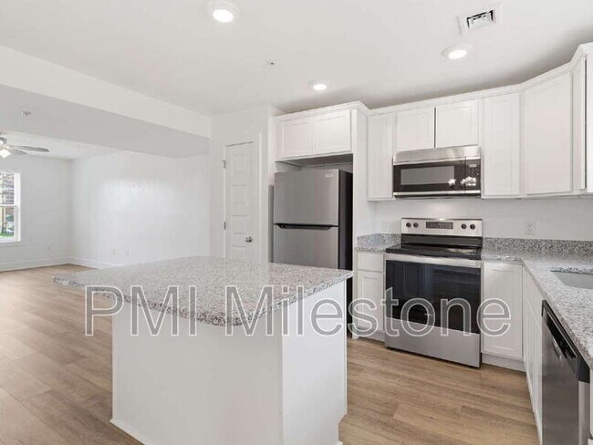 Building Photo - 8780 Hillside Way