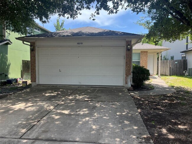 Foto del edificio - 16301 Hamilton Point Cir