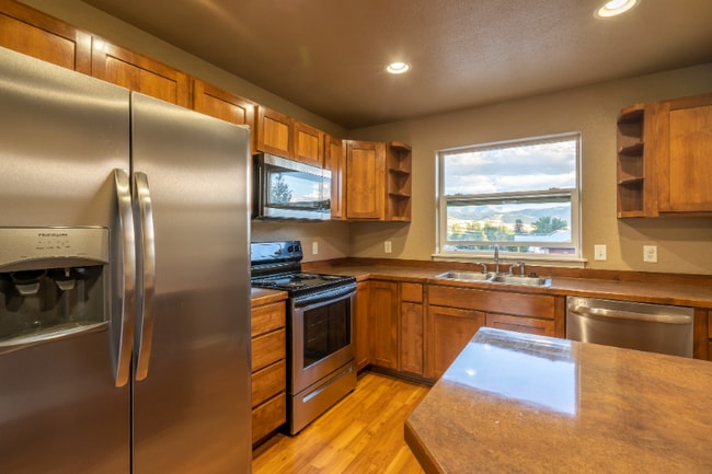 Building Photo - 1205 Wineglass Ct