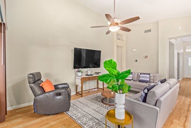 Foto del edificio - 2220 E Augusta Ave
