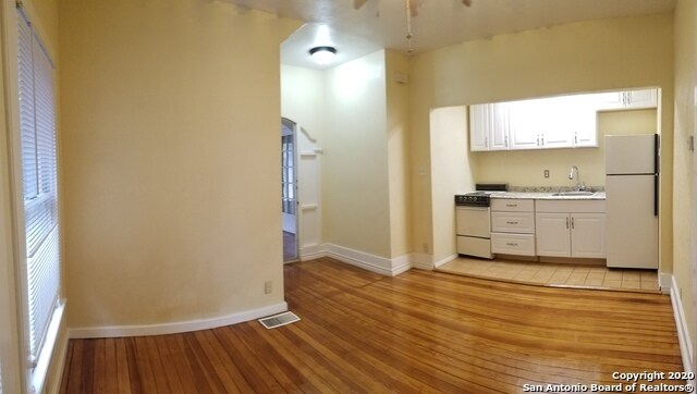 Building Photo - 130 E Craig Pl