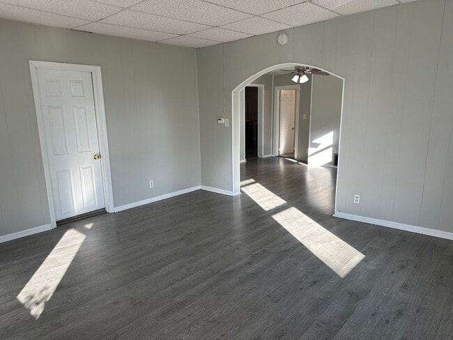 Photo - 100 S Wood St House