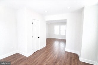 Building Photo - 2607 Hamlin St NE