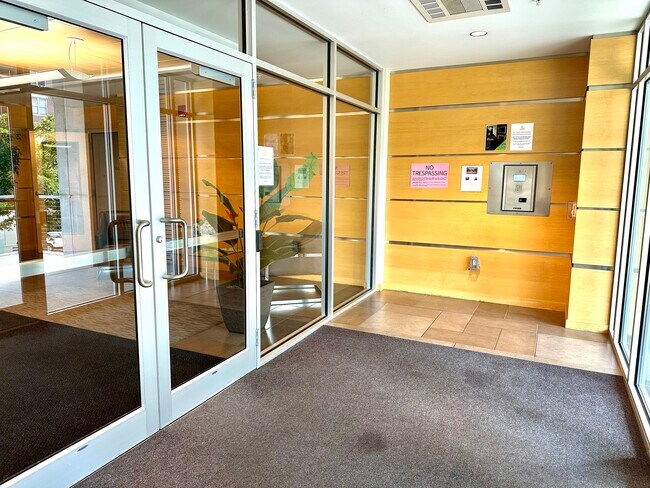 Foto del edificio - 309 W Washington Ave