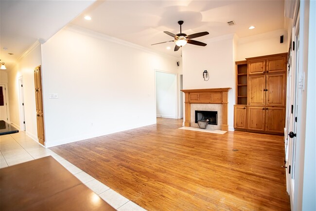 Building Photo - 12437 Old Millstone Dr