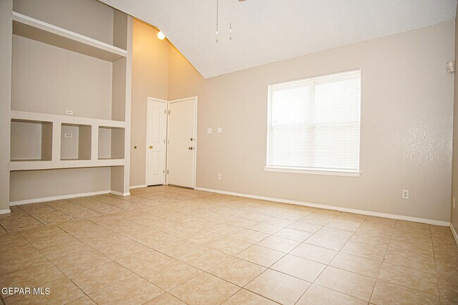 Foto del edificio - 13944 Roslyn Dr