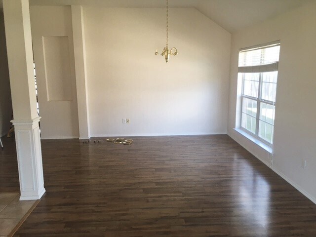 Comedor formal - 302 Howard Way Dr