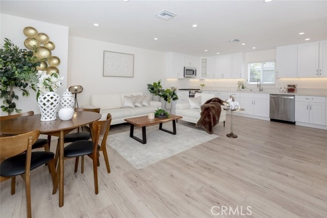 Foto del edificio - 15254 Clymer St