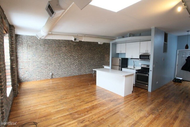 Foto del edificio - 1570 N Milwaukee Ave