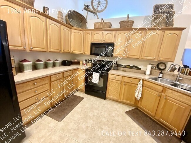 Foto del edificio - Spacious Condo Located in Abbey Glenn!