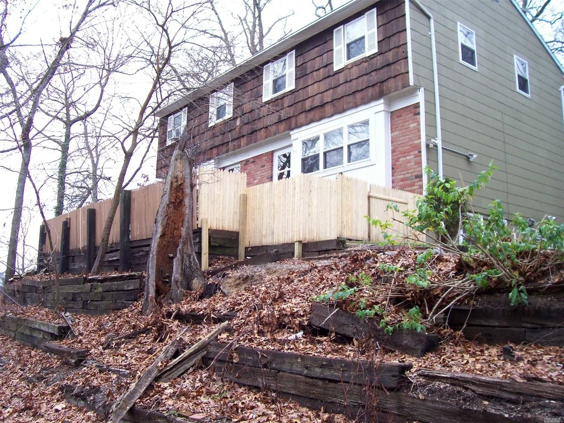 Primary Photo - 74 River Rd