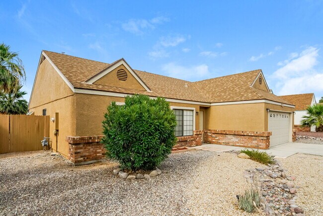 Foto del edificio - 7907 N Roundstone Dr